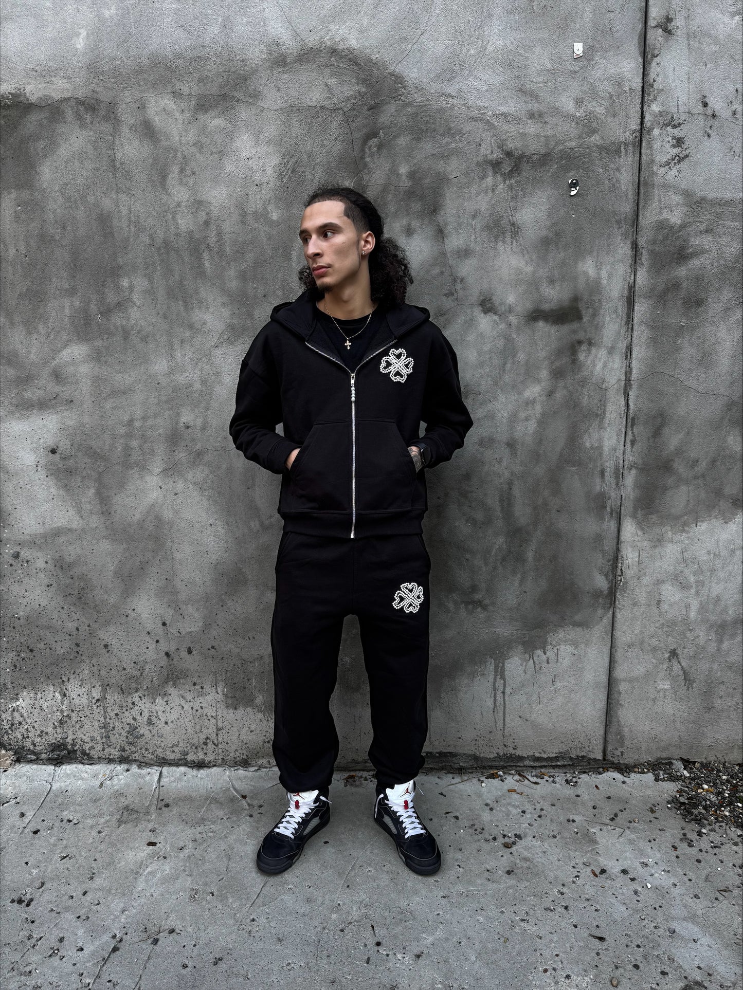 Voyance Black Pearl Suits