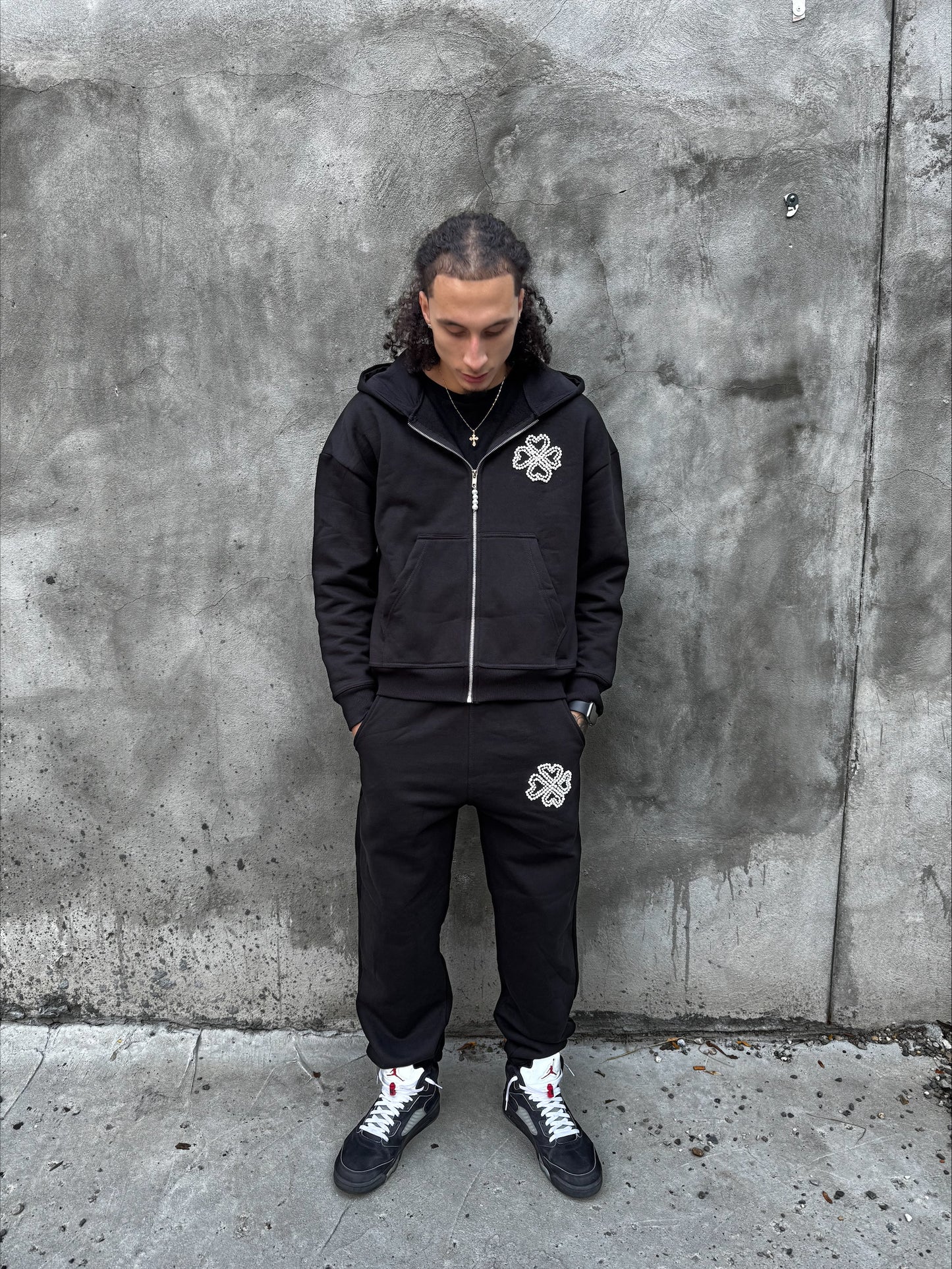 Voyance Black Pearl Suits